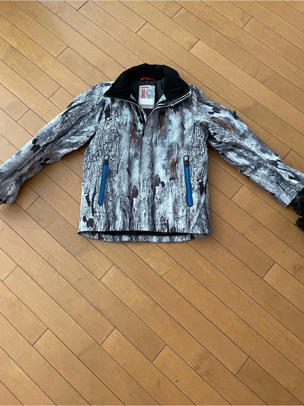 Kids Gray Wood-Pattern Waterproof snowboard/Ski Jacket size kids 11 - Reima Tec